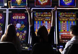 Filipino players enjoying ph 6 mobile gaming and sports betting experience